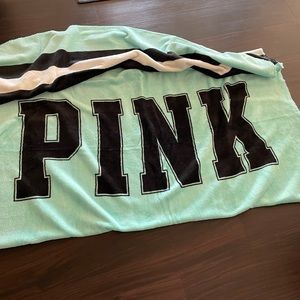 VS Pink blanket